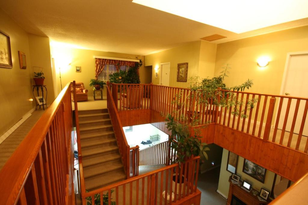 Villa Maria Country Inn Acheson エクステリア 写真