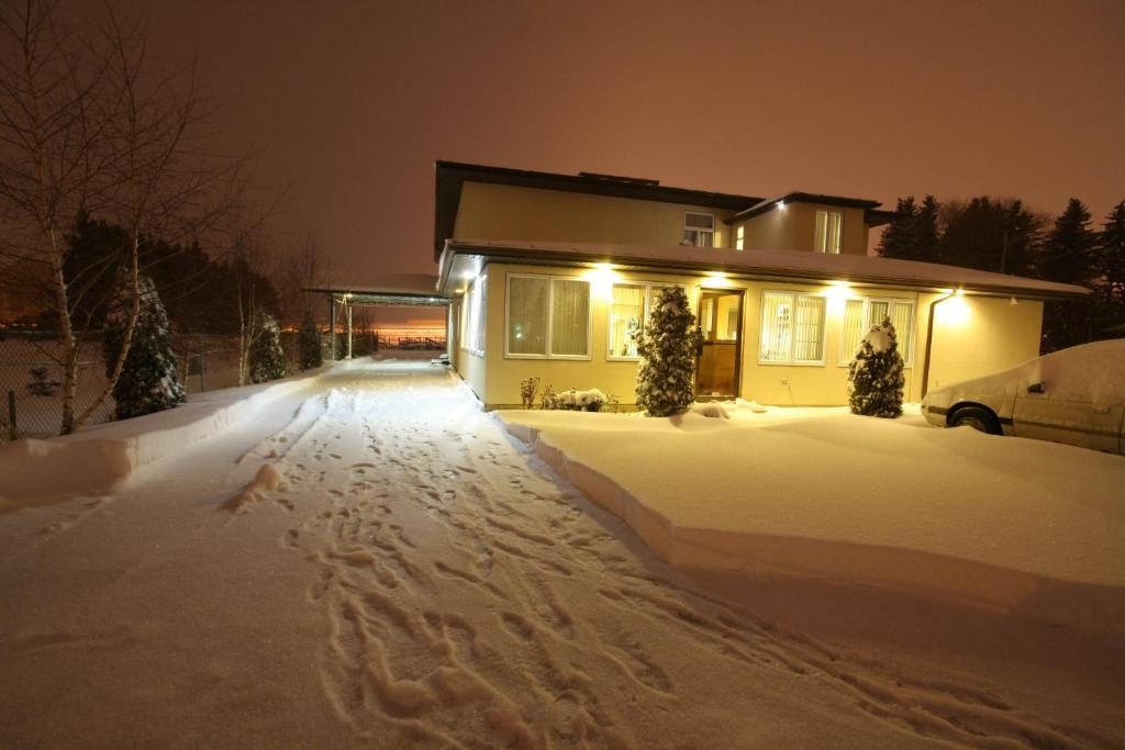 Villa Maria Country Inn Acheson エクステリア 写真