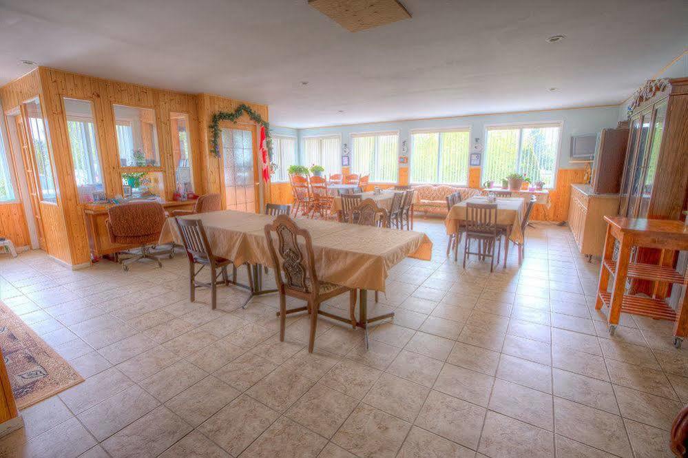Villa Maria Country Inn Acheson エクステリア 写真
